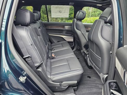 New 2027 Cadillac Vistiq Luxury AWD/4WD image 12