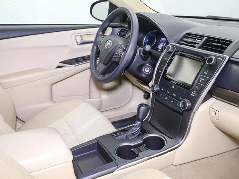 Used 2017 Toyota Camry LE w/ Moonroof Package FWD image 18