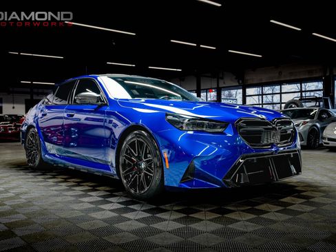 Used 2025 BMW M5 w/ Carbon Package image 31