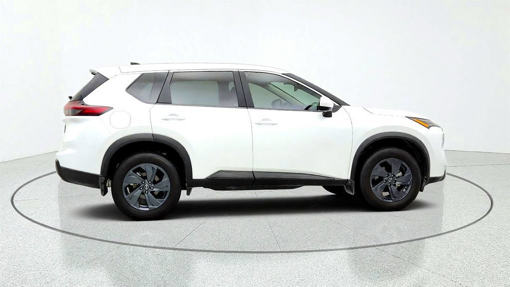 Used 2026 Nissan Rogue SV FWD image 4