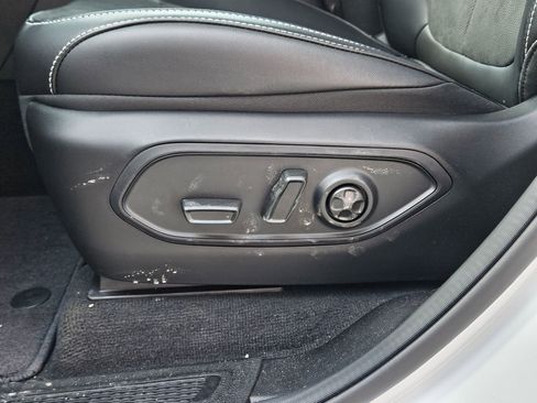 New 2026 Jeep Grand Cherokee Altitude AWD/4WD image 19