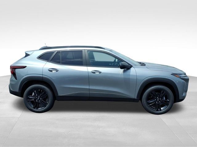 New 2026 Chevrolet Trax ACTIV w/ Sunroof Package FWD image 2