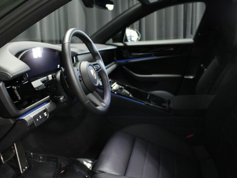 Used 2025 Porsche Panamera 4 image 29