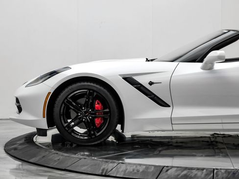 Used 2016 Chevrolet Corvette Stingray Coupe w/ Carbon Flash Badge Package RWD image 10