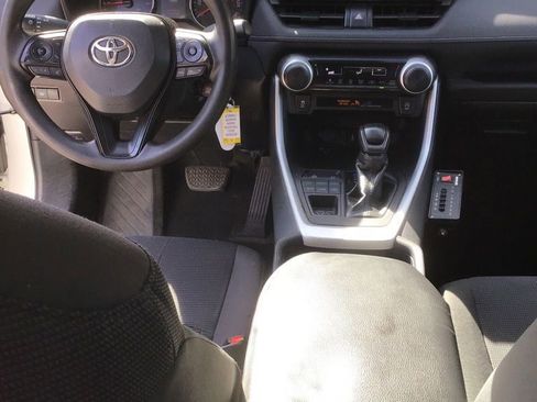 Used 2021 Toyota RAV4 LE AWD/4WD image 7