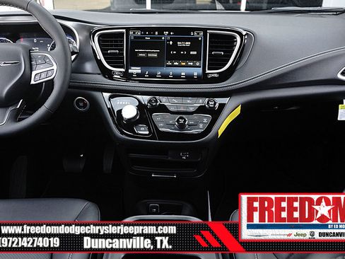 New 2026 Chrysler Pacifica Select image 20