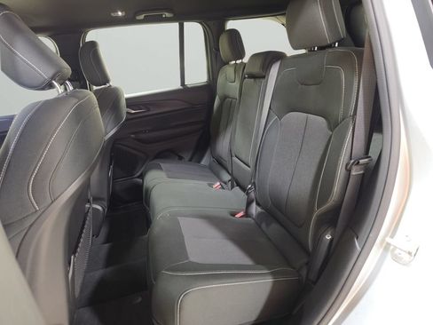 Certified 2024 Jeep Grand Cherokee Laredo AWD/4WD image 12