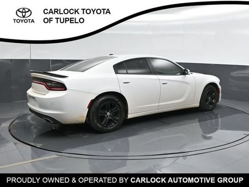 Used 2022 Dodge Charger SXT RWD image 3