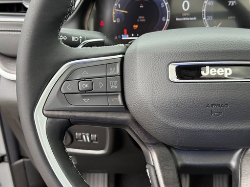 New 2025 Jeep Grand Cherokee Limited w/ Black Appearance Package image 14