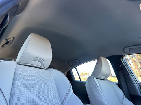 Used 2024 Toyota Prius XLE image 16