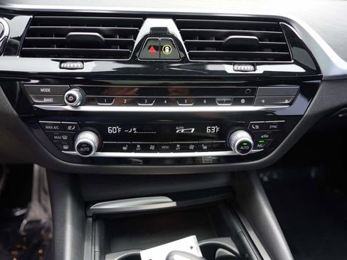 Used 2022 BMW 530i w/ Premium Package RWD image 22