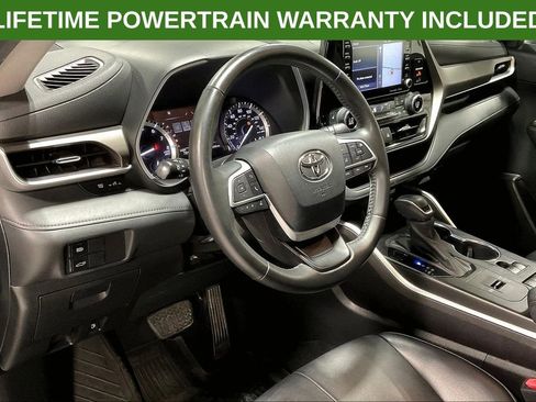 Used 2022 Toyota Highlander XLE image 16