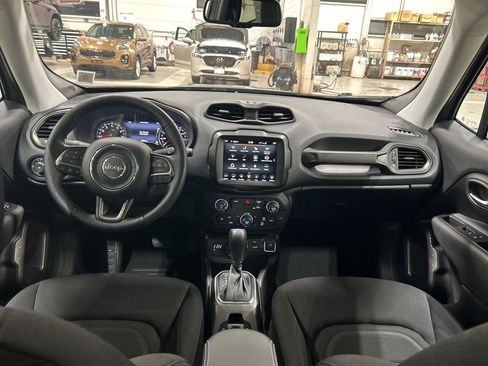 Used 2022 Jeep Renegade Latitude w/ Convenience Group image 12