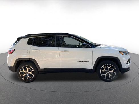 Used 2025 Jeep Compass Limited image 8