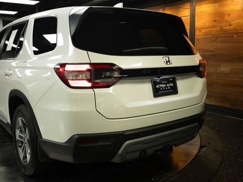 Used 2025 Honda Pilot EX-L image 6