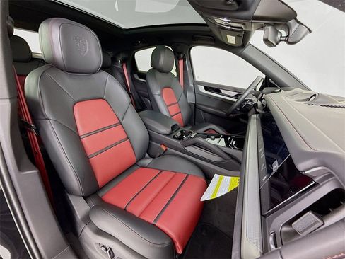New 2026 Porsche Cayenne image 31