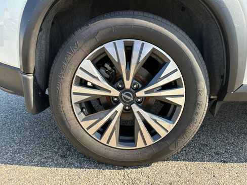 Certified 2023 Nissan Rogue SV image 17