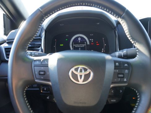 Used 2025 Toyota Camry SE image 22