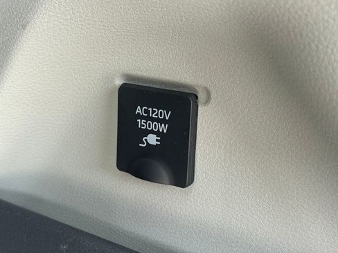 Used 2023 Toyota Sienna Limited AWD/4WD image 17