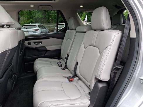 Certified 2023 Honda Pilot Touring image 9