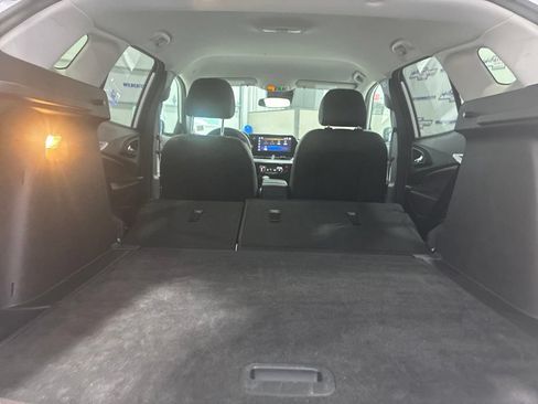 Used 2025 Chevrolet Trax LT FWD image 32