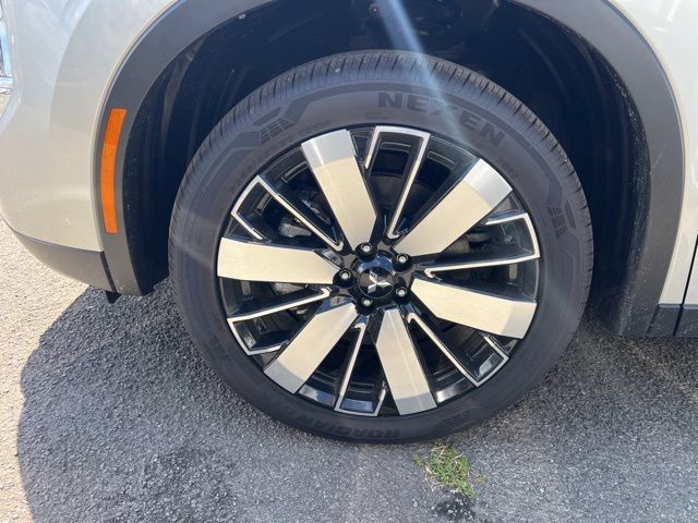 Used 2025 Mitsubishi Outlander SE AWD/4WD image 4