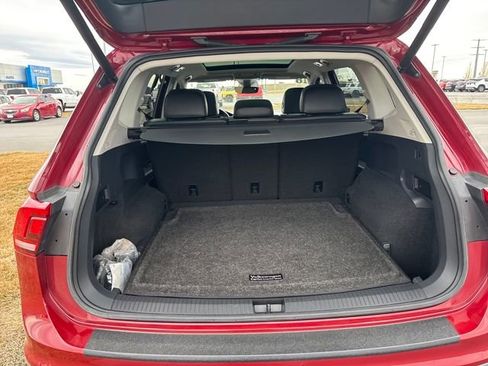 Used 2018 Volkswagen Tiguan SEL Premium image 26