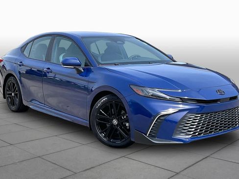 Used 2025 Toyota Camry SE FWD image 3