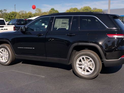 New 2025 Jeep Grand Cherokee Laredo X w/ Luxury Tech Group I image 5