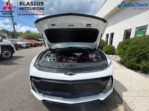 Used 2024 Chevrolet Equinox EV RS FWD image 44