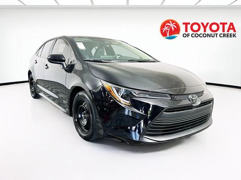 Used 2024 Toyota Corolla LE image 1
