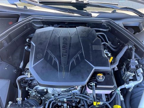 Used 2025 Genesis G70 2.5T image 32