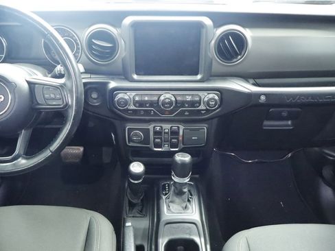 Used 2020 Jeep Renegade Latitude w/ Cold Weather Group AWD/4WD image 25