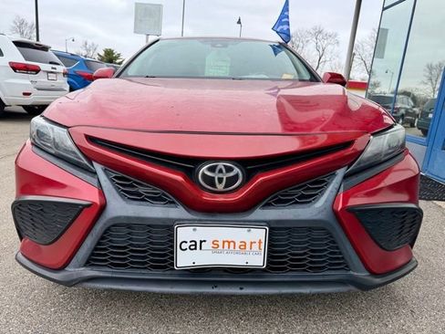 Used 2021 Toyota Camry SE image 3