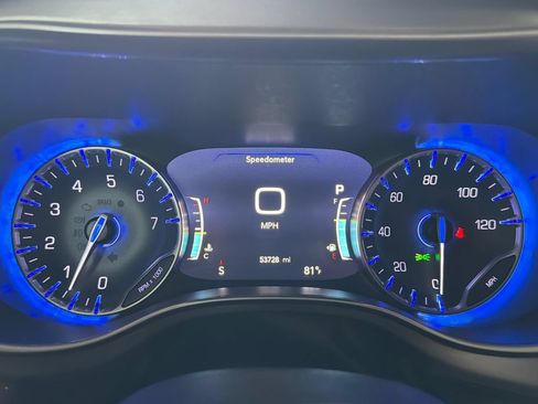 Used 2021 Chrysler Pacifica Limited w/ Uconnect Theater Family Group AWD/4WD image 27