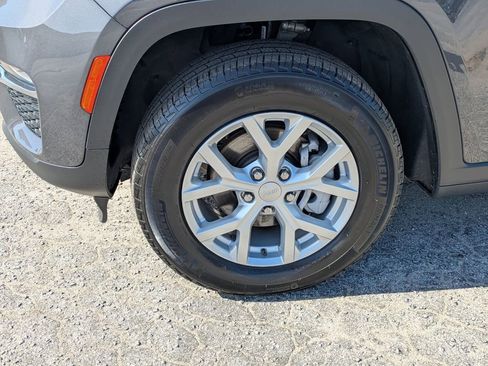 Used 2023 Jeep Grand Cherokee Limited AWD/4WD image 10