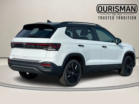 New 2026 Volkswagen Taos SE image 3