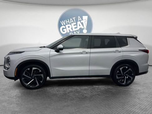 Used 2024 Mitsubishi Outlander SE image 7