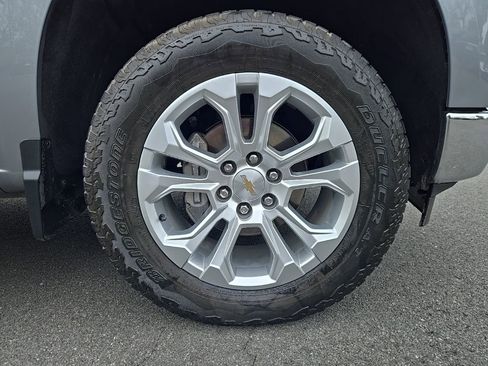 Used 2023 Chevrolet Silverado 1500 LTZ w/ Z71 Off-Road Package AWD/4WD image 9