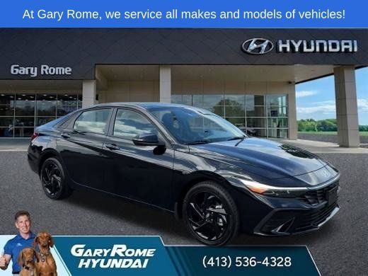 Used 2026 Hyundai Elantra Sport FWD image 2