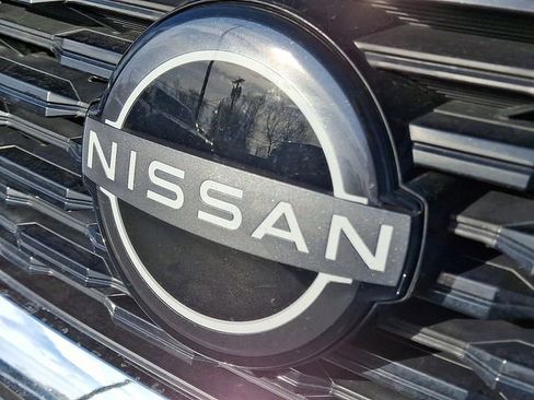 Used 2023 Nissan Rogue S image 31