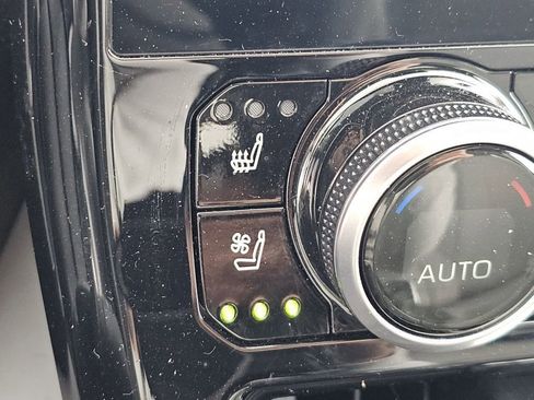 Used 2023 Toyota Highlander Limited image 15