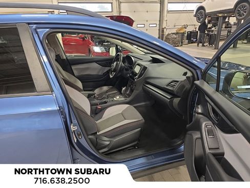 Used 2018 Subaru Crosstrek 2.0i Premium image 3