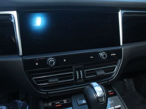 Used 2022 Porsche Macan AWD/4WD image 18