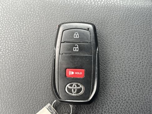 Used 2025 Toyota Camry SE FWD image 29