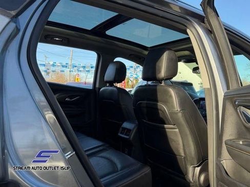 Used 2020 GMC Terrain SLT w/ Preferred Package image 16