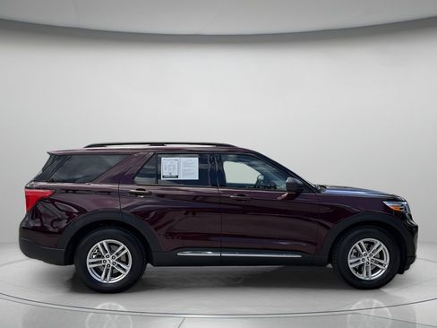 Used 2022 Ford Explorer XLT w/ Equipment Group 202A RWD image 2