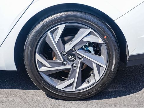 Used 2025 Hyundai Elantra SEL FWD image 10