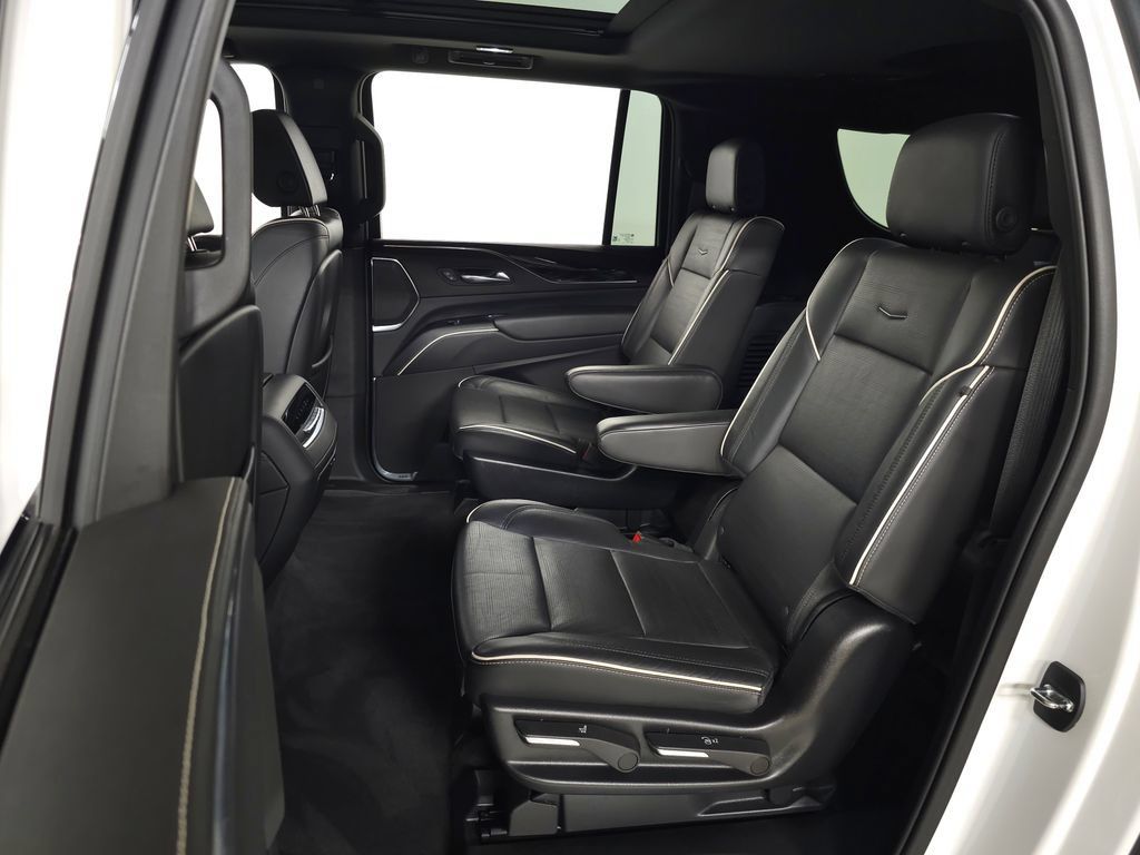 Used 2022 Cadillac Escalade ESV Sport AWD/4WD image 35