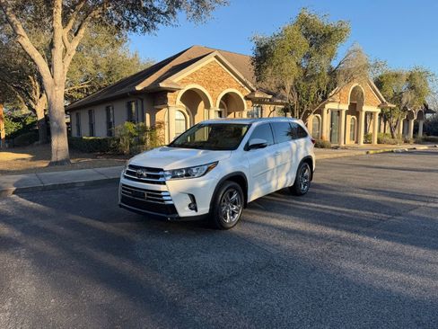 Used 2019 Toyota Highlander Limited Platinum image 4